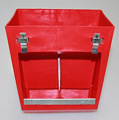 Кормушка бункерная Corti для кроликов 2 секции пластик без крышки