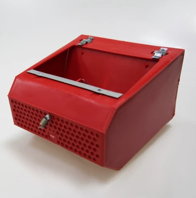 Кормушка бункерная Corti для кроликов 2 секции пластик без крышки