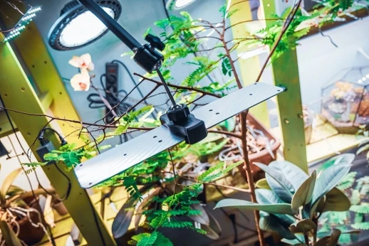 Настольный держатель-прищепка трехсоставный